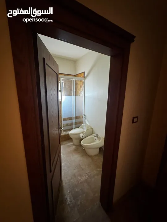 Luxury apartment three bedroom All en-suite have heating and cooling central AC,Electric abajour.