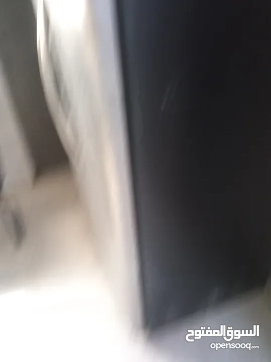 ثلاجة كبيرة حديثة