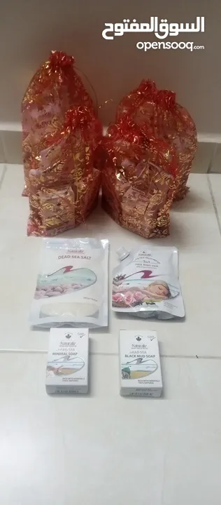 بكج منتجات البحر الميت الطبيعيه مكون من 4 قطع طينه البحر املاح البحر صابون البحر بكج هديه هدايا هدية