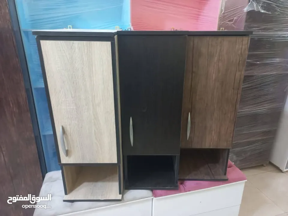 رفوف خشب شاشه ومطبخ وحمام وديكور حائط وستاند مكياج وجلاتين وغيره