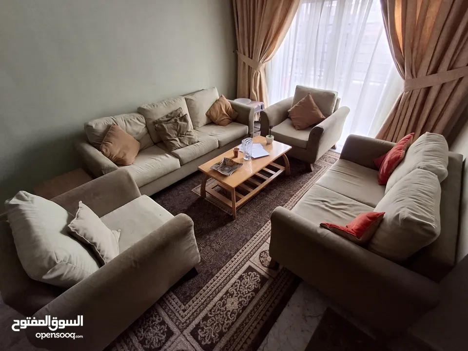 عفش بيت كامل بحالة جيّدة جدا للبيع