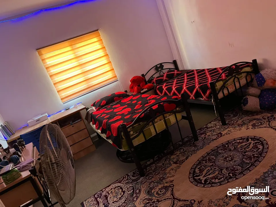 منزل عائلة مستقل طابق ثاني مدخل مشترك للبيع بسبب الرحيل مع عفش واثاث ومطبخ كامل