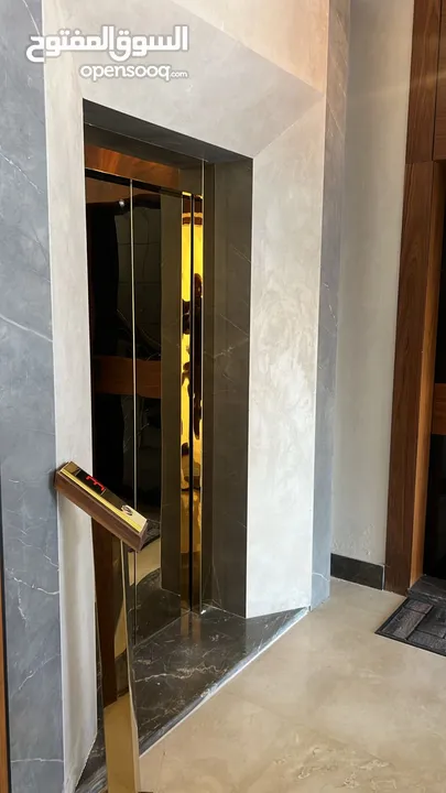 شقة فاخرة للإيجار بالقرب من شارع المطار و كوريدور عبدون مميزة وفاخرة :  14250