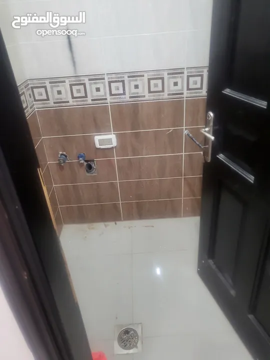 شقه طابق أول مشطبه للايجار في المصيون بجانب مدرسة عين منجد