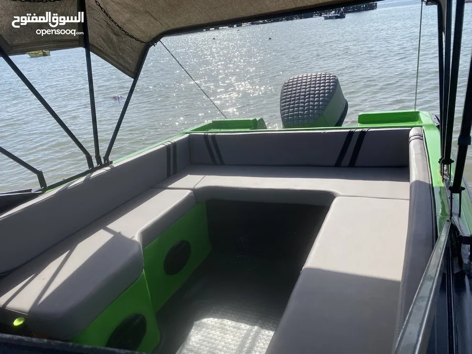 قارب سريع سياحي او برايڤت