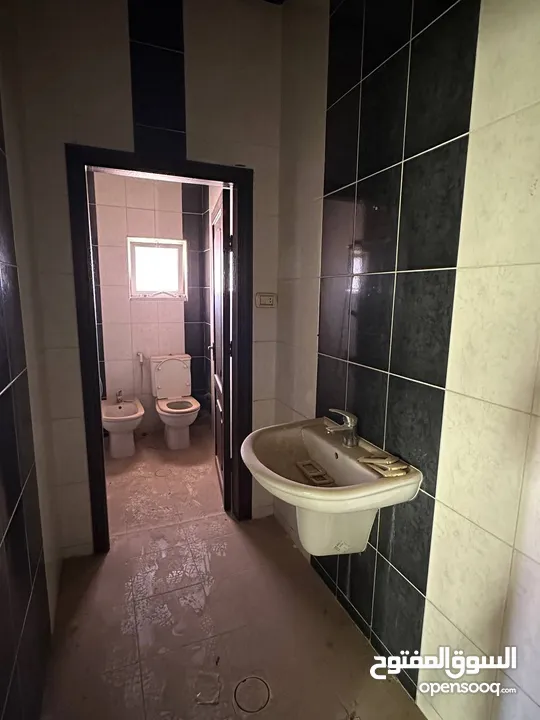 شقق للإيجار في مادبا - بجانب مسجد علي بن ابي طالب من المالك مباشرة                                 .