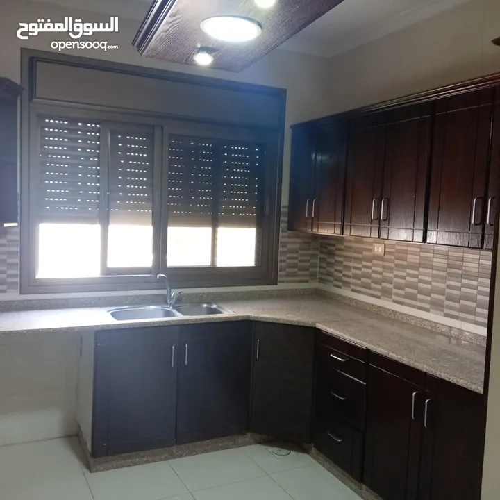 شقه فارغه مميزه للايجار ـ الرابيه ـ 160 متر