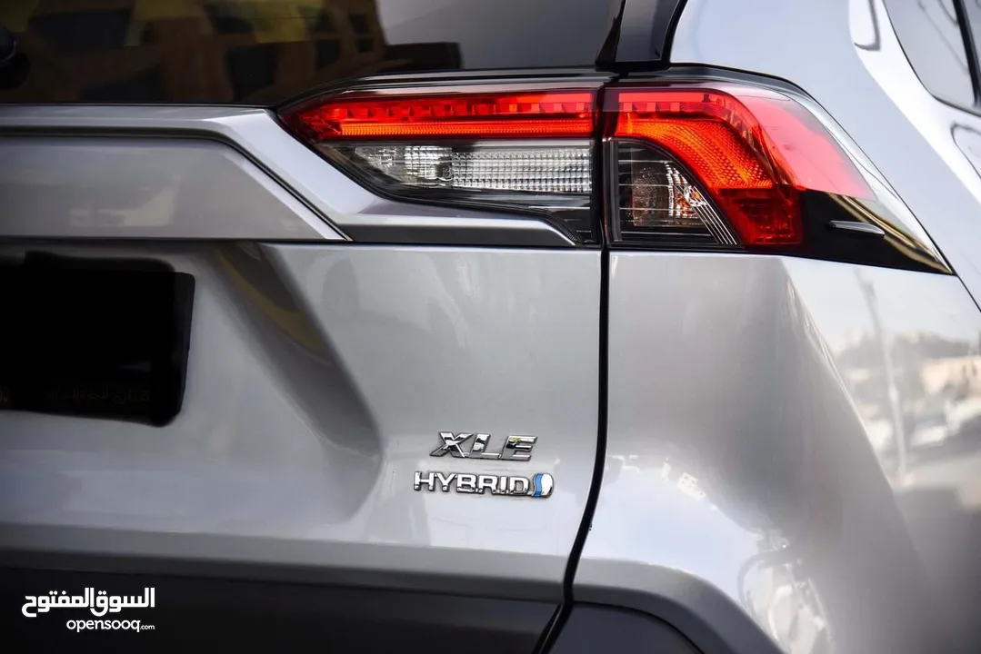 Toyota RAV4 XLE Hybrid 2019