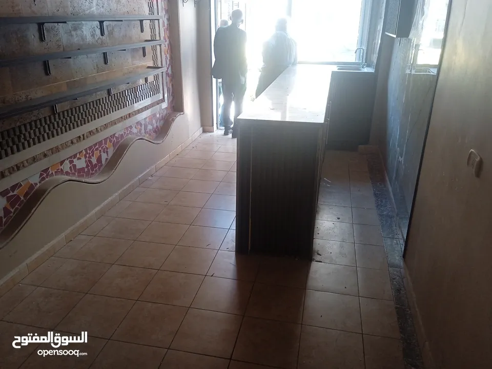 محل للايجار في منطقه وادي صقره مساحه المحل 25 تحت و 25 فوق طابقين وحمام ومطبخ