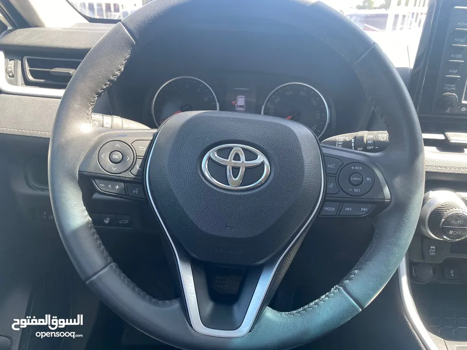 TOYOTA RAV4 XLE 2021 V4