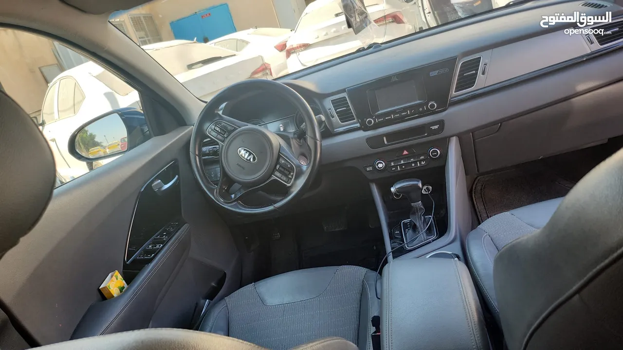 Kia nero 2018 فل اضافات البوز الجديد  سيارة جدا اقتصادية 18 ل 20 على اللتر