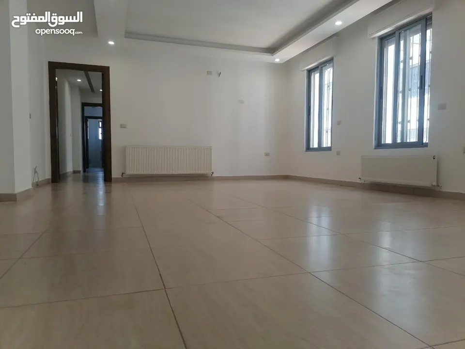 شقه ارضيه للبيع في خلدا مع حديقه و ترس