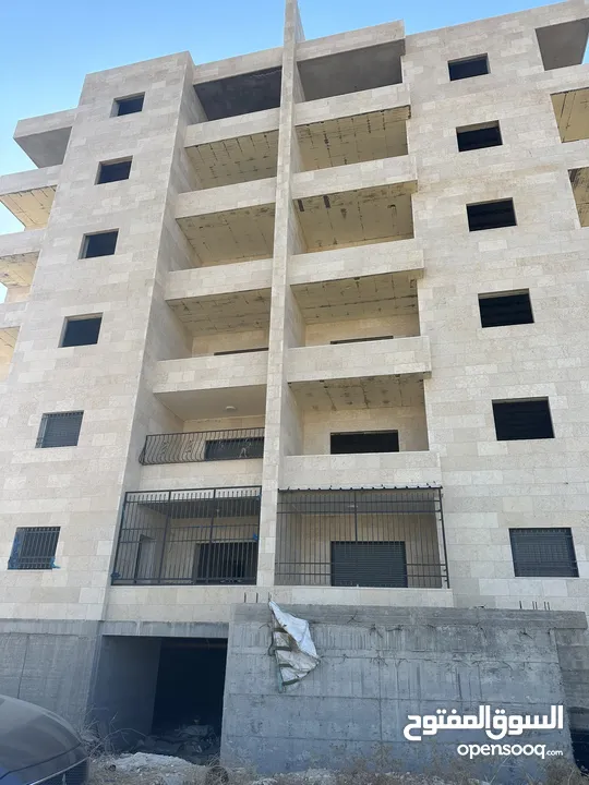 شقة فاخره للبيع  قرب معبر مزموريه  بالتقسيت المباشر بدون بنوك