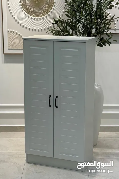 خزانة أحذية عملية ومرتّبة بتصميم أنيق قطعة أساسية لكل بيت... بتجمع بين السعة والقوة والشكل المرتّب.