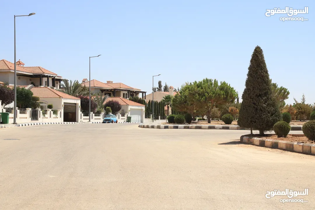 تملك فيلا العمر في ضاحية الأندلسية