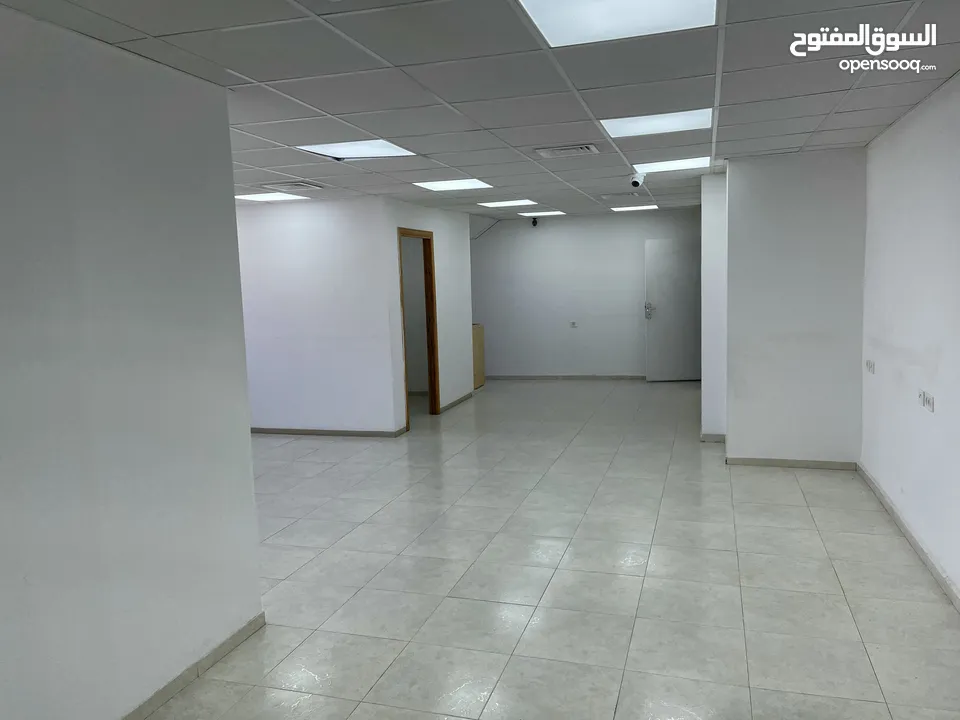 مكتب واسع وسط مدينة رام الله للايجار