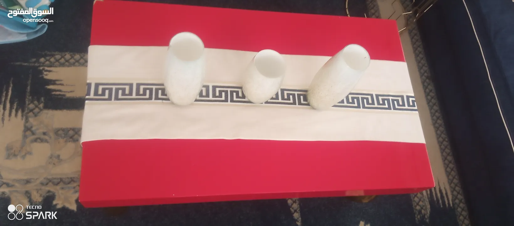 طاوله للبيع وسط