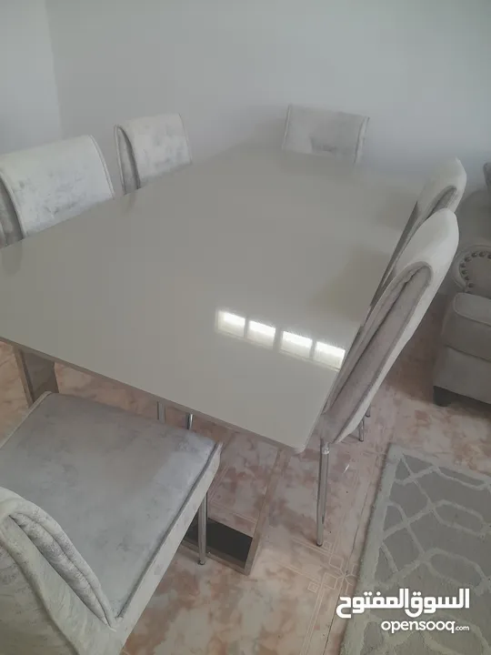 Dinning Table Along with 6 chairs