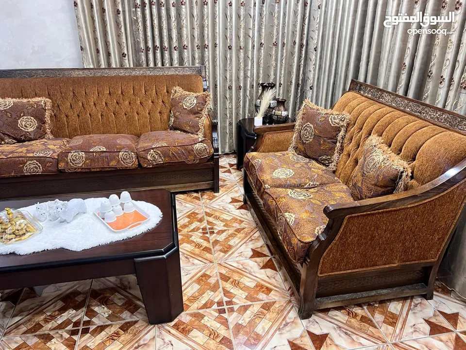 طقم كنب بحاله ممتازه