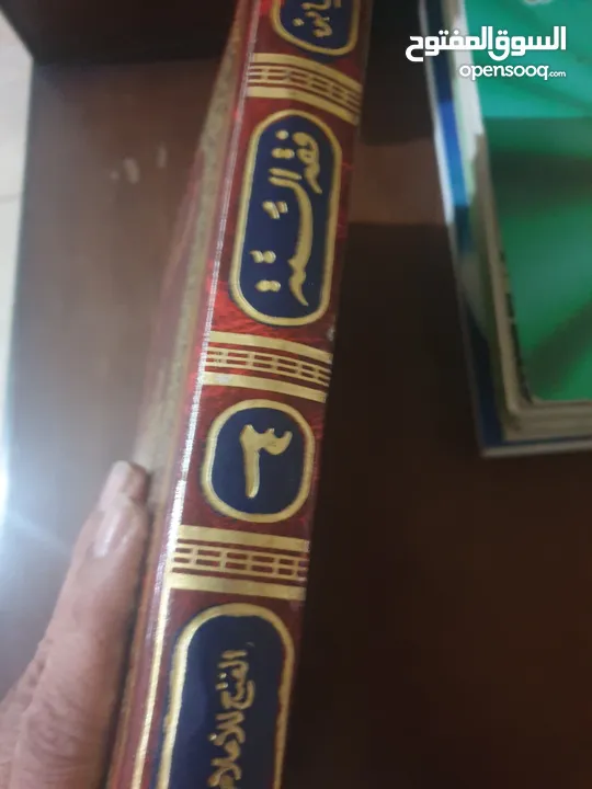 في ظلال القران كامل 6 اجزاء  مع مجموعة من الكتب الشرعيه  وبعض منها اجزاء غير مكتملة 12 د