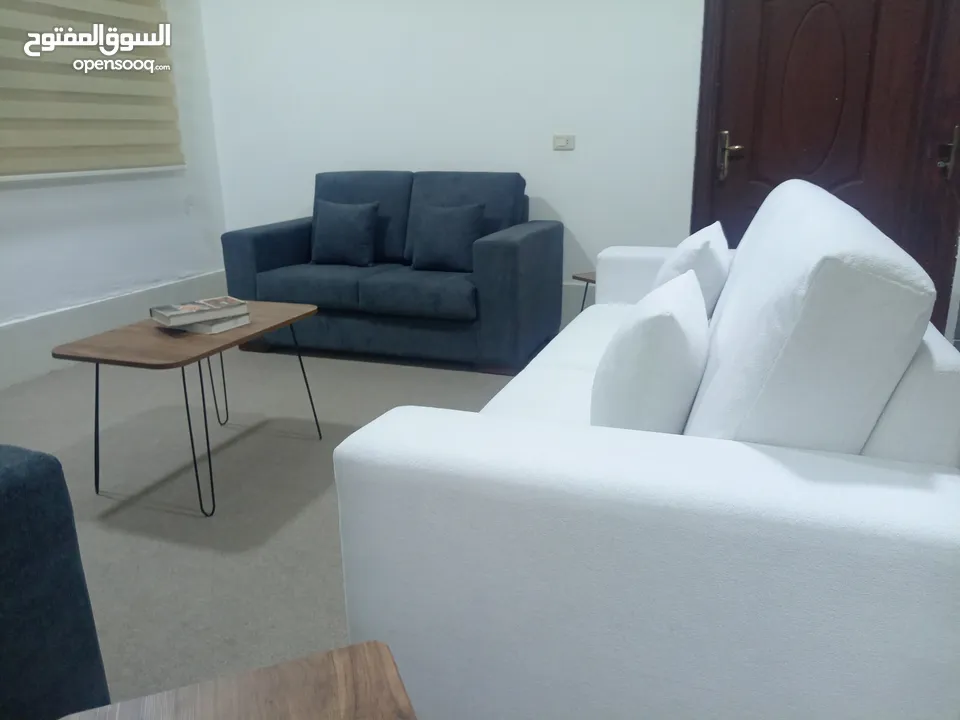 طقم امريكي بحالة الوكاله  تفصيل استعمال خفيف جدا للبيع بسعر مغري