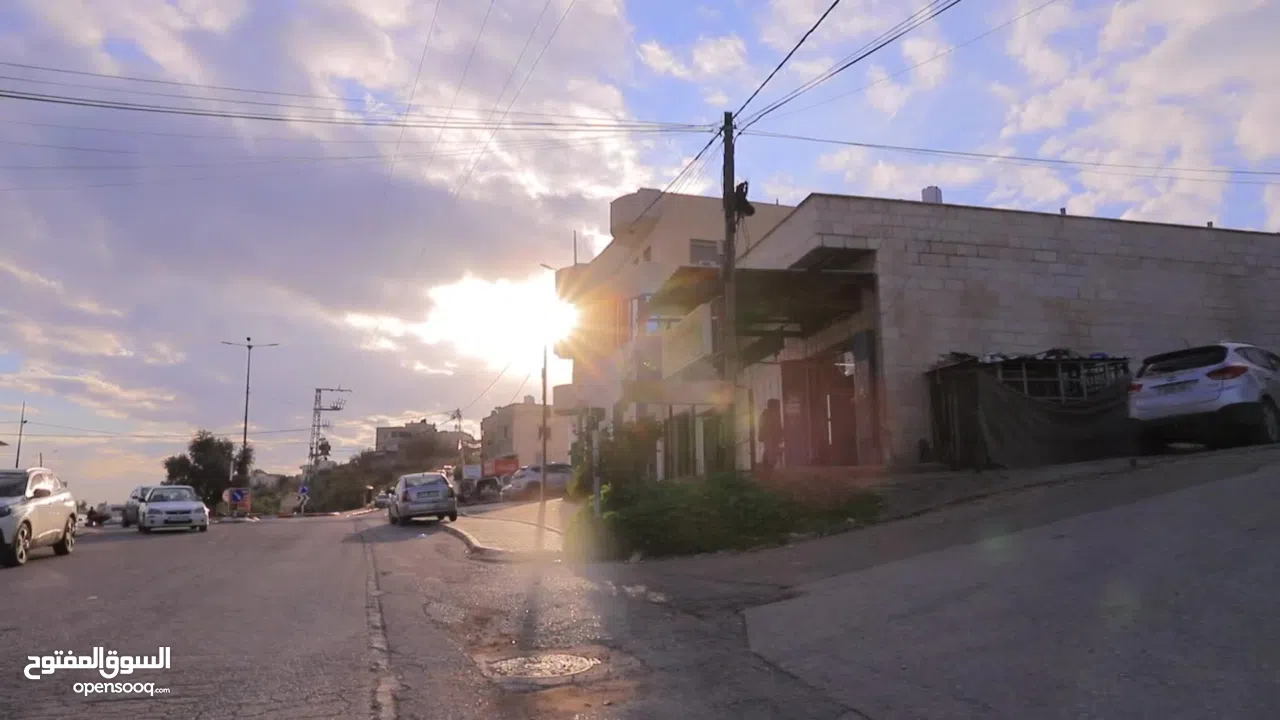 دونم ارض طابوا فلسطيني منطقة (B)بالقرب من دوار كفرصور جميع الخدمات فيها عليها شارع 12متر موقع مميز