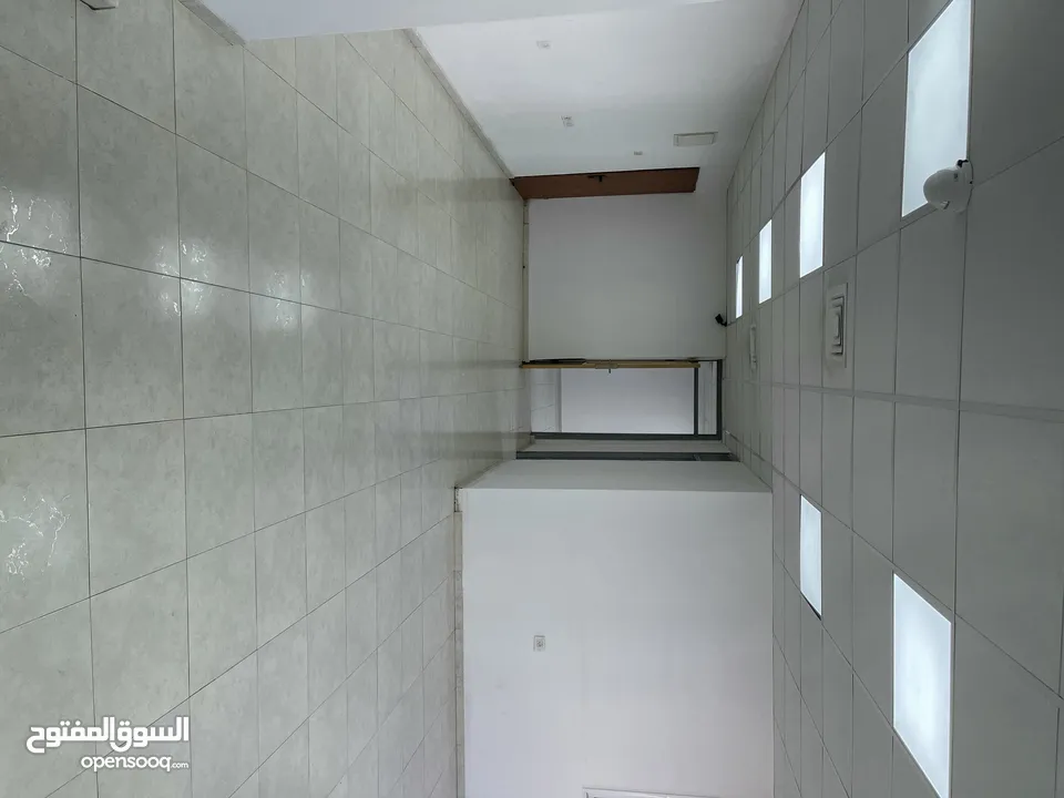 مكتب واسع وسط مدينة رام الله للايجار