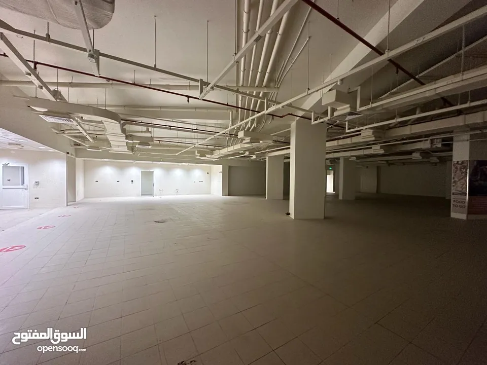 1005 SQM Great Spacious Retail Shop for Rent