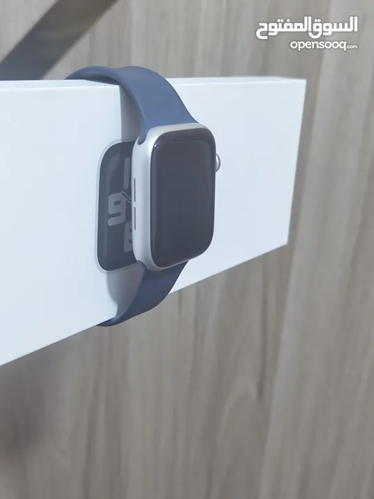 ساعة ابل ووتش اس اي 2 44mm مستعملة بحالة الوكالة مع كامل اغراضها // 44mm apple watch se2