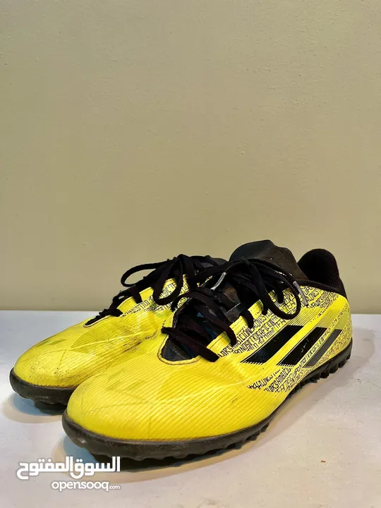 حذاء كرة قدم اديداس للبيع