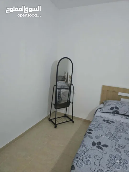 شقة في الطيرة 250 للايجار عند دوار نبيل عمرو و وفيلا نبيل عمرو