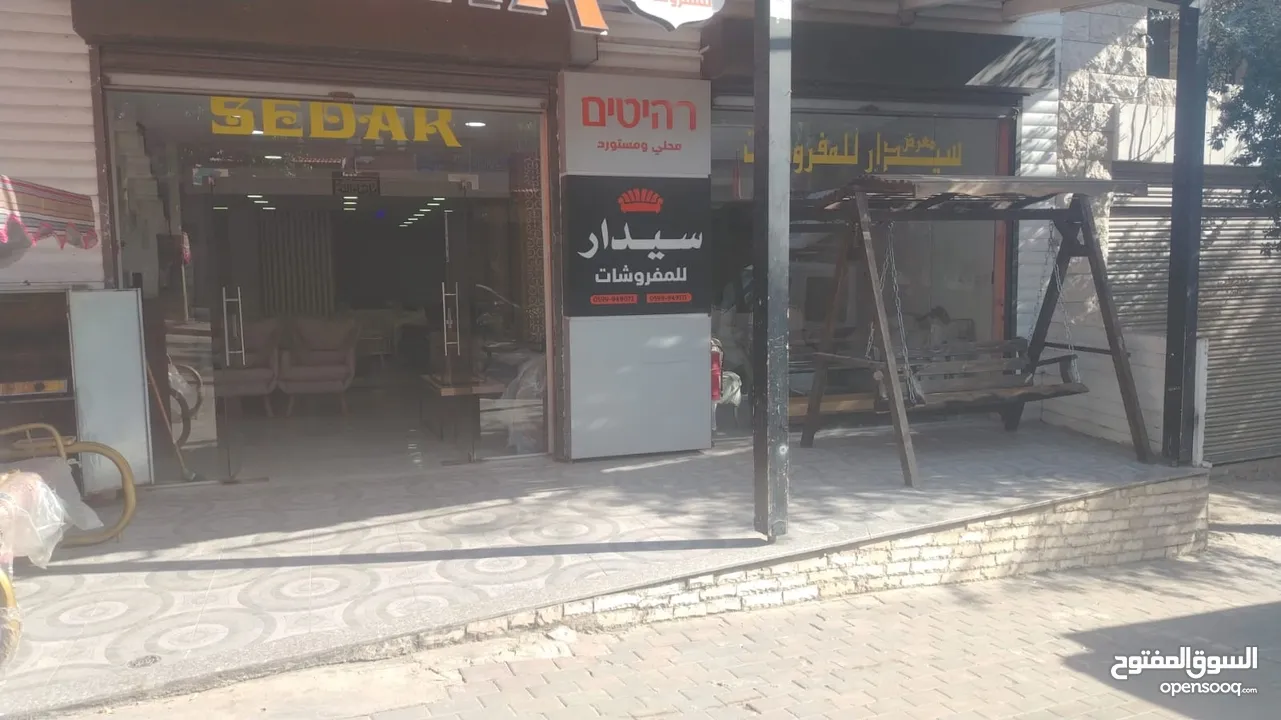 مخازن للبيع  موقع مميز على شارع نابلس عند المسلخ القديم شارع رئيسي مميز