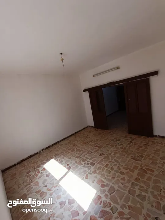 شقة طابق ثاني للإيجار