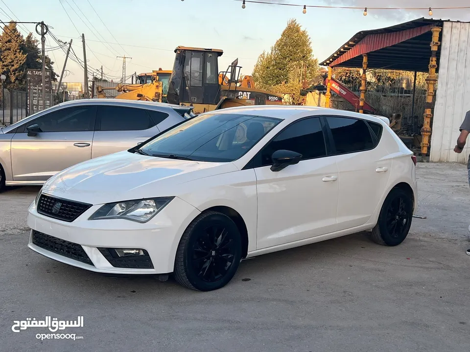 4 سيارات سيات ليون 2018 / جير عادي / ألوان متعددة / أسعار مميزة