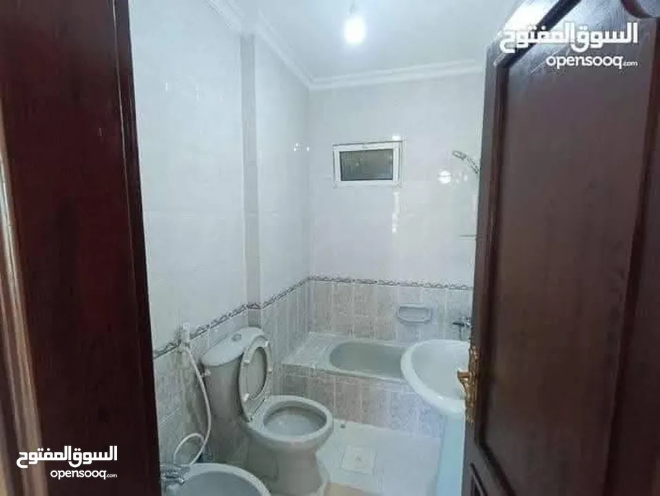 شقة مميزة جدا للبيع في البيادر حي الرونق قرب مدرسة ارقى التربوي