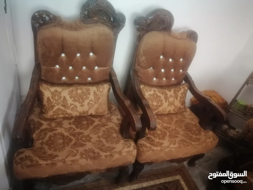 كنب مصري ثقيل أصلي مع طاوله وكراسيه