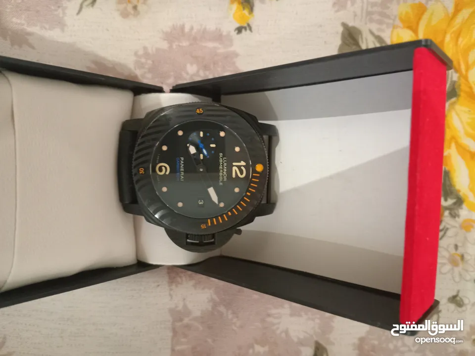 Panerai Luminor Submersible هي ساعة فاخرة وانيقة