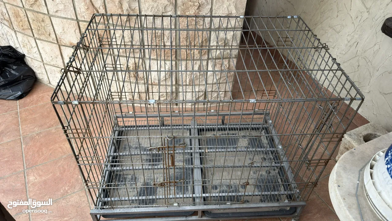 Large pets crate perfect for big and small animals indoor or outdoor use.  قفص حيوانات كبير