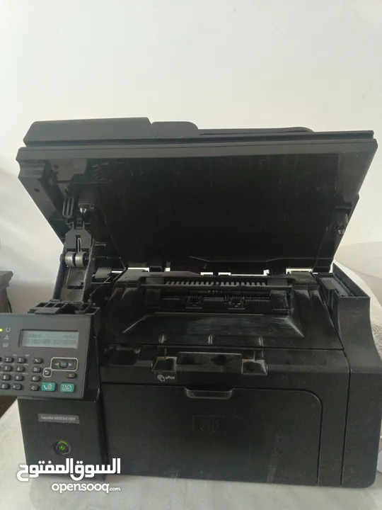 طابعه ليزر بدون حبر hp جديد مستخدم اسبوع ما بلزمك حبر ابدا بس حط وراقك وطبع فيها بلوتوث وسلك كل شي