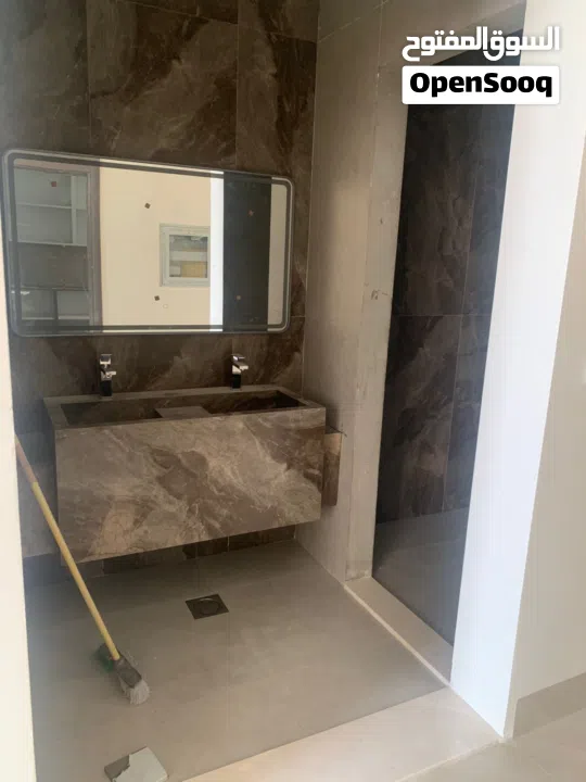 فيلا 6 غرف ماستر للبيع جاهز للسكن بسعر مميز  تشطيبات مودرن باركنج مغطي منطقه الريمان 2