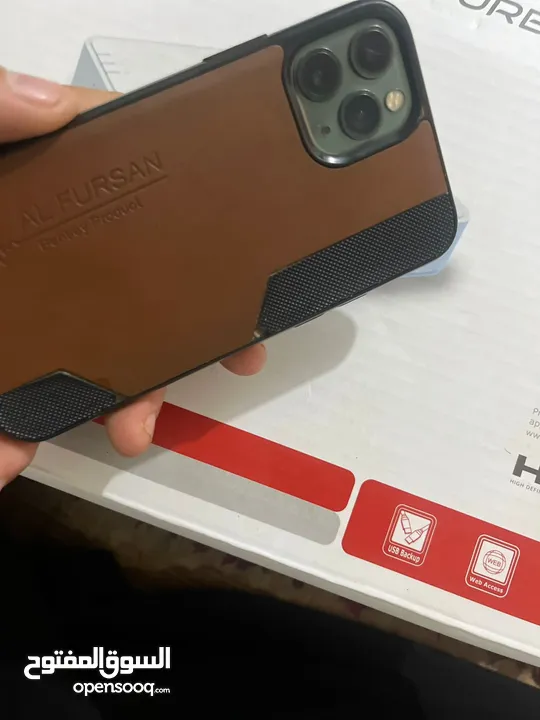 iPhone 11pro مستعمل حاله ممتازه لون زيتي سعة التخزين 256بطاريه 93 معا شاحن