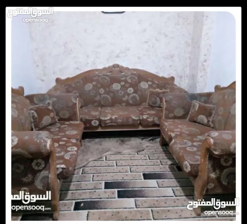 طقم كنب مكون من سبع مقاعد زان حالت الخشب ممتازة  الاسفنج جيد