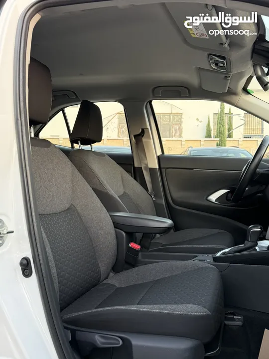 تويوتا ياريس كروس ترخيص 2022 محرك 1500 هايبرد جير أوتوماتيك 172 حصان