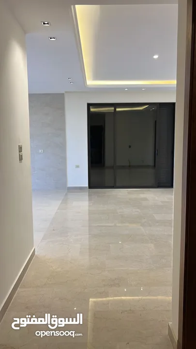 شقة فاخرة للإيجار بالقرب من شارع المطار و كوريدور عبدون مميزة وفاخرة :  14250