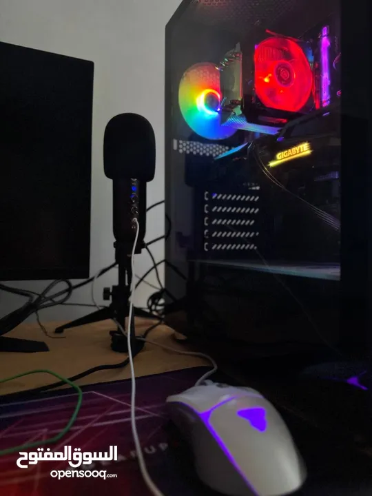 GAMING COMPUTER FOR SALE (full set up) with monitor and mic