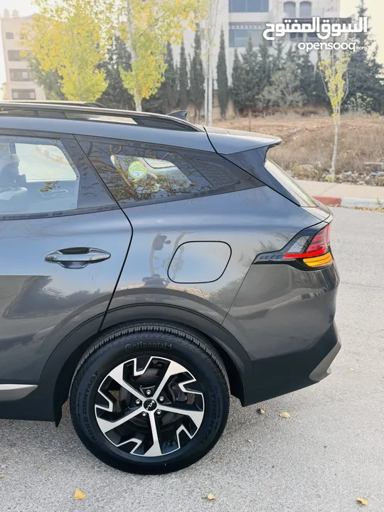 كيا سبورتاج هايبرد 2023 فل كامل مع بانوراما - باللون المميز والداخلية المميزة - والسعر المميز