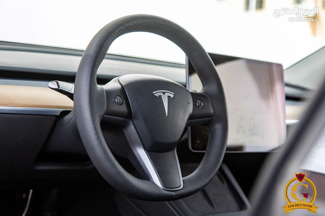 Tesla Model Y 2022   السيارة بحالة ممتازة جدا