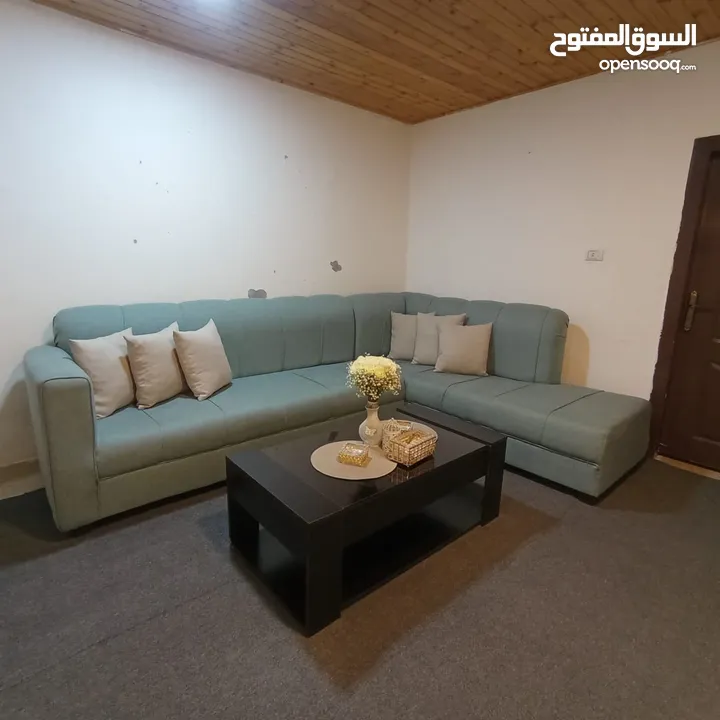 طقم كورنر + طاولة وسط + طاولة تلفزيون للبيع