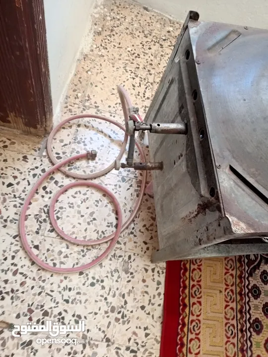 سرير بيبي عدد 2 الواحد ب20 والاثنين مع بعض 35 فرن عربي طابقين عيون غاز عدد ثنين ب15 موجودات بالمفرق