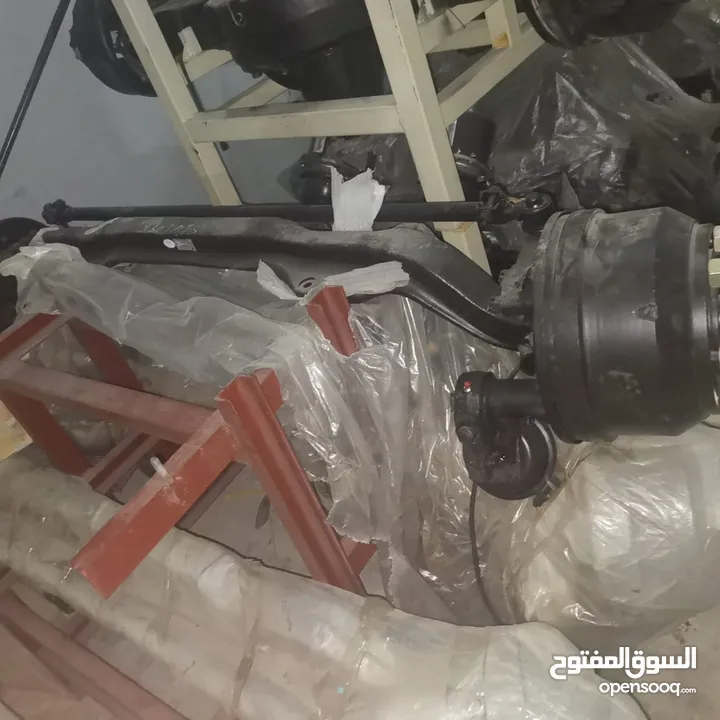 للبيع مستودع السيارات وقطع الغيار
